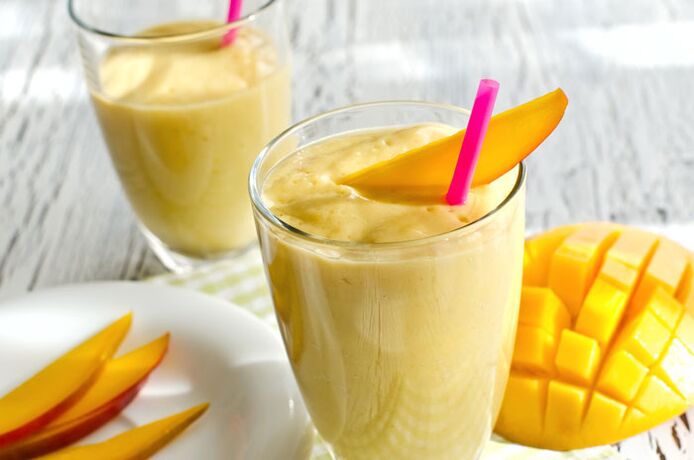 Koktajl z mango i jogurtu pomarańczowego na odchudzanie